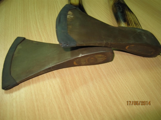 ขวานรุ่นเก่า ด้ามไม้สนนอก PRO USA. 1982 และ 1985 ขวานรุ่นเก่า ด้ามไม้สนนอก PRO USA. 1982 และ 1985