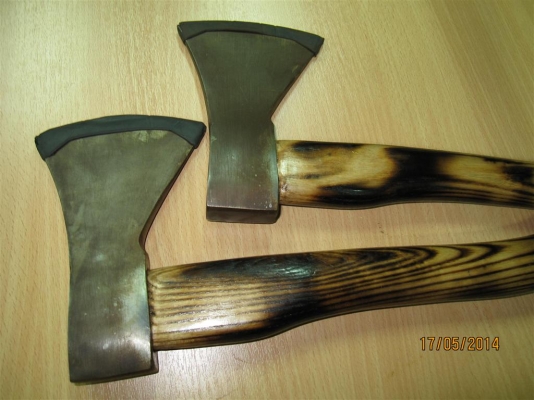 ขวานรุ่นเก่า ด้ามไม้สนนอก PRO USA. 1982 และ 1985 ขวานรุ่นเก่า ด้ามไม้สนนอก PRO USA. 1982 และ 1985