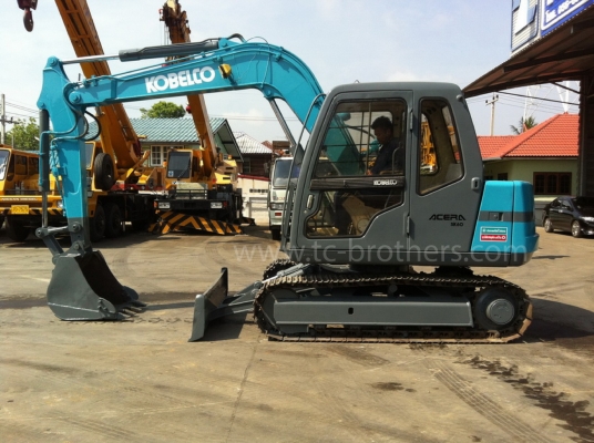 รถขุด Kobelco รุ่น SK60 Mark 3 จากญี่ปุ่น มีใบมีดครับ รถขุด Kobelco รุ่น SK60 Mark 3 จากญี่ปุ่น มีใบมีดครับ