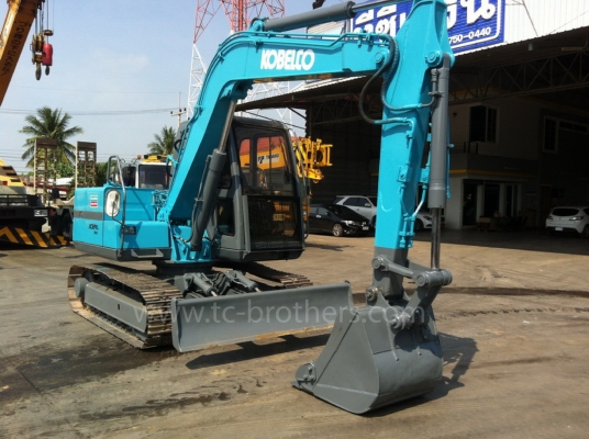 รถขุด Kobelco รุ่น SK60 Mark 3 จากญี่ปุ่น มีใบมีดครับ รถขุด Kobelco รุ่น SK60 Mark 3 จากญี่ปุ่น มีใบมีดครับ