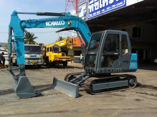 รถขุด Kobelco รุ่น SK60 Mark 3 จากญี่ปุ่น มีใบมีดครับ รถขุด Kobelco รุ่น SK60 Mark 3 จากญี่ปุ่น มีใบมีดครับ