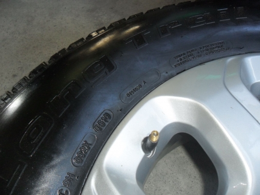 ล้อแม็ก 16นิ้ว 6รู เชฟ พร้อมยาง 245/70R16 ปี10 สวยๆ 4 ล้อ ราคา 6900 บาท