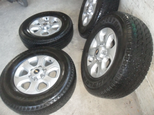 ล้อแม็ก 16นิ้ว 6รู เชฟ พร้อมยาง 245/70R16 ปี10 สวยๆ 4 ล้อ ราคา 6900 บาท