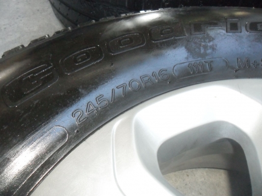 ล้อแม็ก 16นิ้ว 6รู เชฟ พร้อมยาง 245/70R16 ปี10 สวยๆ 4 ล้อ ราคา 6900 บาท