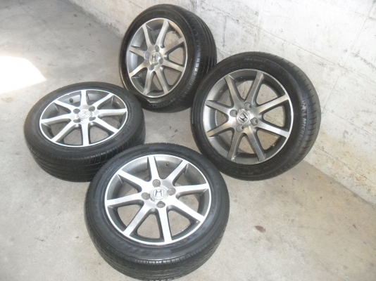 ล้อแม็ก 15นิ้ว4รู100 พร้อมยาง สวยๆ 4 ล้อ ราคา 4800 บาท