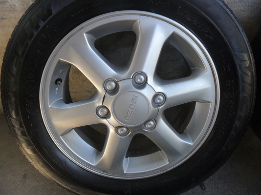 ล้อแม็ก 16นิ้ว 6รู อีซูซุ พร้อมยาง 215/60R16 ปี10 สวยๆ 4 ล้อ ราคา 6900 บาท