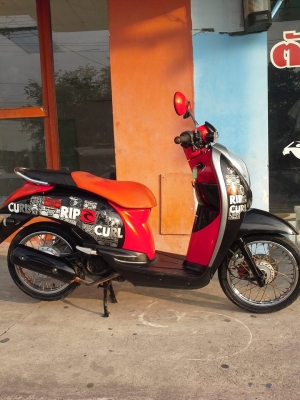 Honda Scoopy -i รถสวยๆ ขับดีมาก ลาย Unlimit Ripcurl สีดำแดง Honda Scoopy -i รถสวยๆ ขับดีมาก ลาย Unlimit Ripcurl สีดำแดง