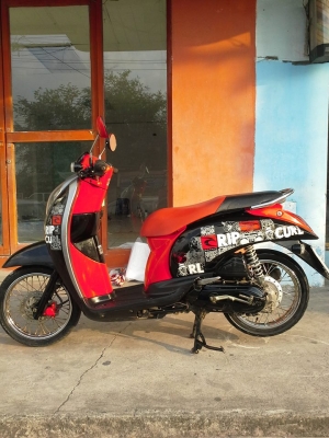 Honda Scoopy -i รถสวยๆ ขับดีมาก ลาย Unlimit Ripcurl สีดำแดง Honda Scoopy -i รถสวยๆ ขับดีมาก ลาย Unlimit Ripcurl สีดำแดง