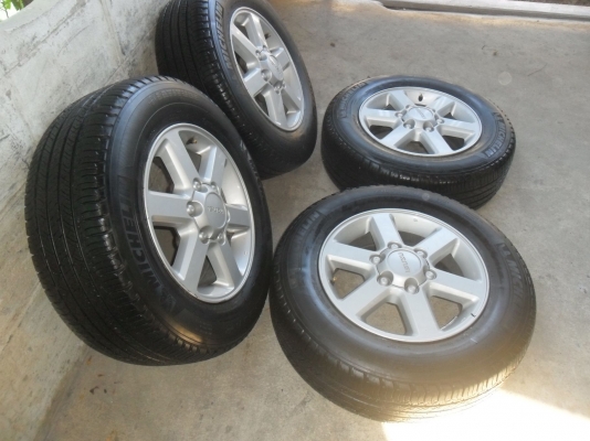 ล้อแม็ก 16นิ้ว 6รู อีซูซุ พร้อมยาง 215/70R16 ปี10 สวยๆ 4 ล้อ ราคา 6900 บาท ล้อแม็ก 16นิ้ว 6รู อีซูซุ พร้อมยาง 215/70R16 ปี10 สวยๆ 4 ล้อ ราคา 6900 บาท