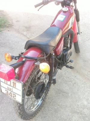 yamaha dt 100 cc มีทะเบียนพร้อมชุดโอน สภาพสวยๆรถใช้งานปกติ