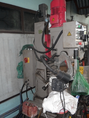 ขายครับขายเครื่องมิลลิ่งตั้งโต๊ะ เกียร์บล็อก มีฟิต 2 แกน มีจอ 3 แกน สภาพเก่าเก็บ