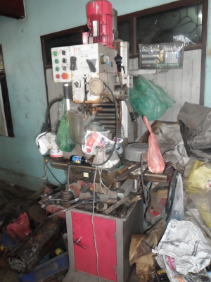 ขายครับขายเครื่องมิลลิ่งตั้งโต๊ะ เกียร์บล็อก มีฟิต 2 แกน มีจอ 3 แกน สภาพเก่าเก็บ