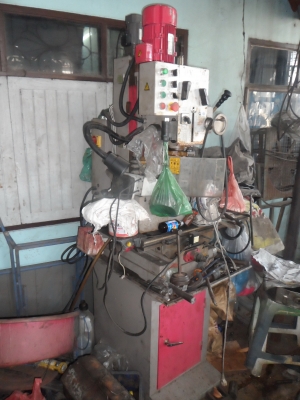 ขายครับขายเครื่องมิลลิ่งตั้งโต๊ะ เกียร์บล็อก มีฟิต 2 แกน มีจอ 3 แกน สภาพเก่าเก็บ