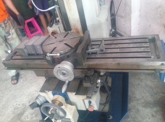 ขายครับขายมิลลิ่ง m3 พิเศษ เพลาตั่งและเพลานอนในตัวเดียวกัน มีฟิต 2 เเกน เกียร์บล็อก สภาพใช้งาน 85000 บาท (หัวแบ่งไม่เกี่ยว) ช่างเอก 0814583376