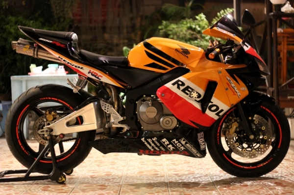 CBR600RR ปี04 ลายแข่งฮอนด้า รถสวย ท่อleovine ทะเบียนพร้อมโอน