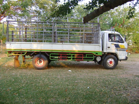 ขายรถ 6 ล้อ  ช่วงยาว ISUZU 115 แรง รายละเอียดด้านใน