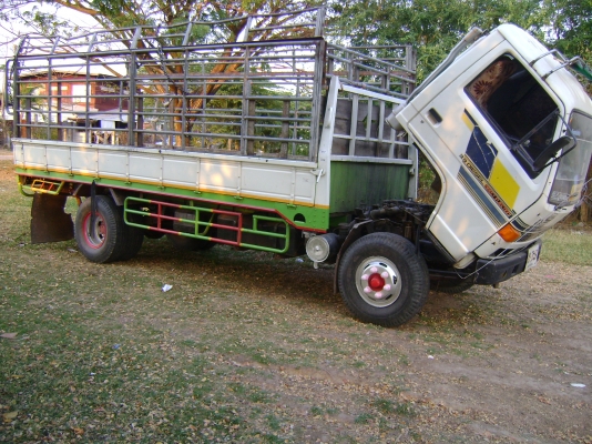 ขายรถ 6 ล้อ  ช่วงยาว ISUZU 115 แรง รายละเอียดด้านใน