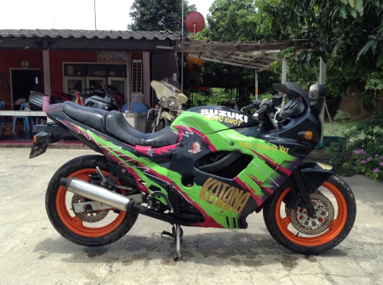 ธารนนทบุรี//ขาย suzuki gsx400f เดิมๆแห้งๆ รถจอดครับ สตาร์ทติดขี่ได้ครับ ต้องเก็บงานสีครับ ราคา3x,xxx บาท อินวอยท์แท้ครับ