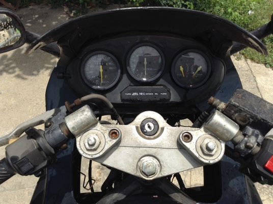 ธารนนทบุรี//ขาย suzuki gsx400f เดิมๆแห้งๆ รถจอดครับ สตาร์ทติดขี่ได้ครับ ต้องเก็บงานสีครับ ราคา3x,xxx บาท อินวอยท์แท้ครับ