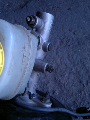 หม้อลมเบรค Nissan Cefiro A32,A33,B14