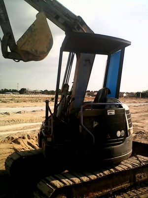 ขายรถแบคโฮ สภาพดี พร้อมใช้งาน