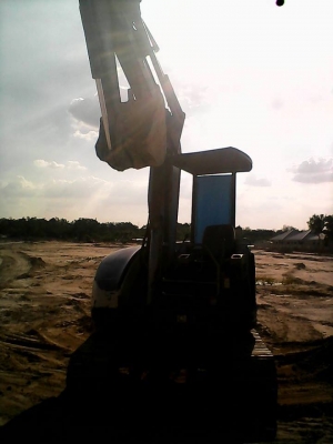 ขายรถแบคโฮ สภาพดี พร้อมใช้งาน