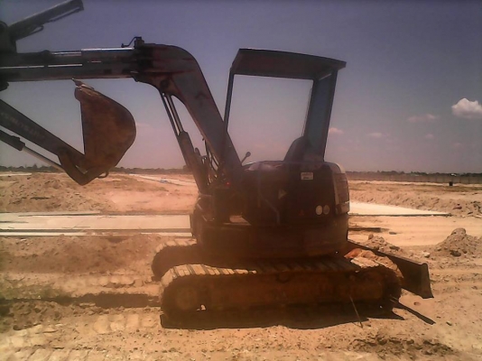 ขายรถแบคโฮ สภาพดี พร้อมใช้งาน