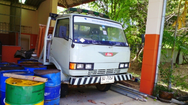 รถหกล้อ HINO FB เทลเล่อร์ใส่ รถขุด PC60-5