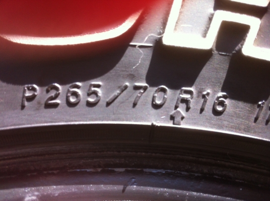 ขายยาง yokohama 265/70/16 ปี 2012