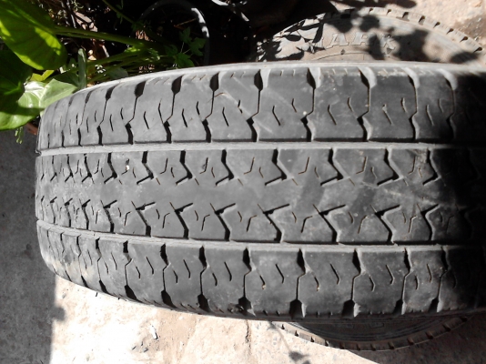 195R14 GOODYEAR WRANGER D-MARK II มี 2 เส้น  ติดต่อโทร. 081-427-3941