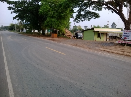 ขายตาชั่งหรือให้เช่าลาน และขายรถไถคีบ