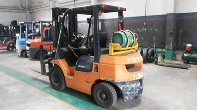 รถฟอร์คลิฟต์ 2.5 ตัน Toyota รุ่น 42-7FG25 ซีเรียล 407FG25-22744 (ระบบแก็ส LPG)  สนใจโทร. 080-6565422 (หนิง)