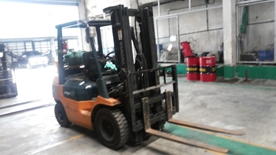 รถฟอร์คลิฟต์ 2.5 ตัน Toyota รุ่น 42-7FG25 ซีเรียล 407FG25-22744 (ระบบแก็ส LPG)  สนใจโทร. 080-6565422 (หนิง)