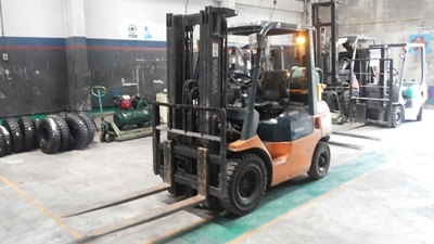 Used Toyota forklift 2.5 ton. รุ่น 42-7FG25  by กุ้ง:TOS:0813062283