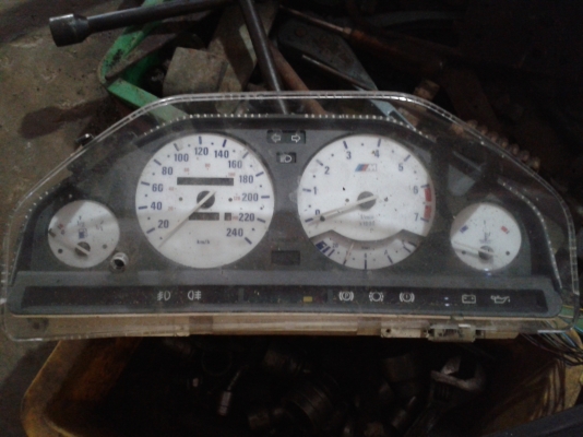 เรือนไมล์+ไฟท้ายBMW E30