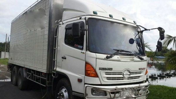 รถฮีโน่ 10 ล้อ ตู้เย็น 260 แรงม้า. ปี 50   สนใจติดต่อ 081 - 6079515