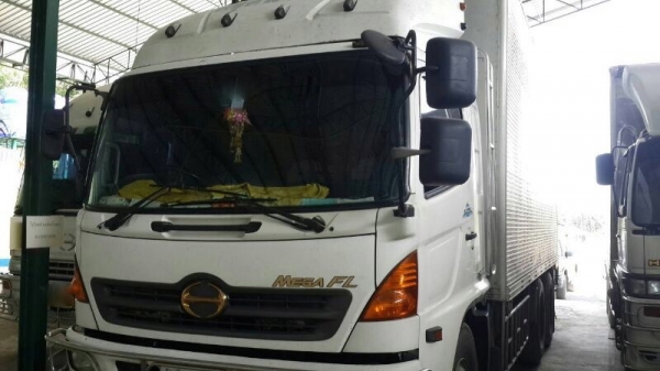 รถฮีโน่ 10 ล้อ ตู้เย็น 260 แรงม้า. ปี 50   สนใจติดต่อ 081 - 6079515