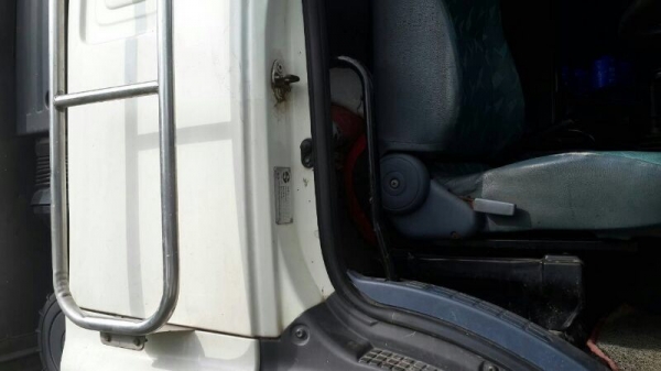 รถฮีโน่ 10 ล้อ ตู้เย็น 260 แรงม้า. ปี 50   สนใจติดต่อ 081 - 6079515