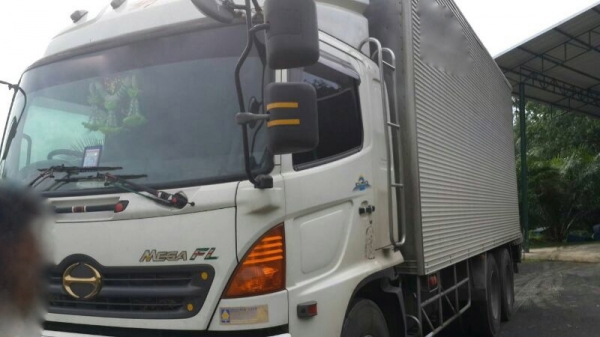รถฮีโน่ 10 ล้อ ตู้เย็น 260 แรงม้า. ปี 50   สนใจติดต่อ 081 - 6079515