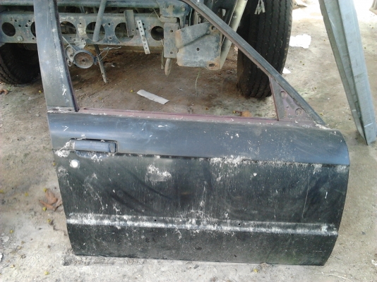 ประตูหน้าหลังBMW E30 ประตูหน้าหลังBMW E30