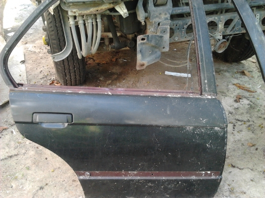 ประตูหน้าหลังBMW E30