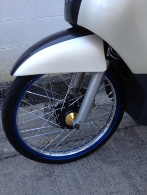 ขาย Yamaha Fino แท้ ปี50 เทา-ขาว ล้อน้ำเงิน 1.20 1คู่ โช็คshowaก๊อปแต่สปริงแท้ สีเขียว เครืองเดิมๆ รถมือเดียว ราคา14500บาท ทะเบียนพร้อมโอน โทร0924462525โส กทม