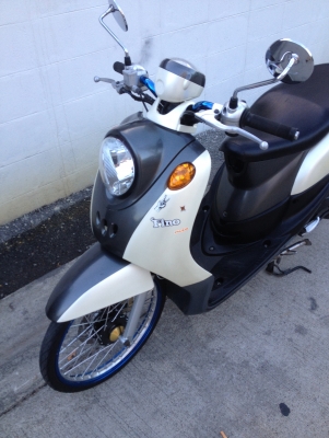 ขาย Yamaha Fino แท้ ปี50 เทา-ขาว ล้อน้ำเงิน 1.20 1คู่ โช็คshowaก๊อปแต่สปริงแท้ สีเขียว เครืองเดิมๆ รถมือเดียว ราคา14500บาท ทะเบียนพร้อมโอน โทร0924462525โส กทม