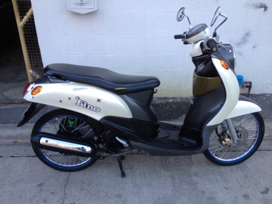 ขาย Yamaha Fino แท้ ปี50 เทา-ขาว ล้อน้ำเงิน 1.20 1คู่ โช็คshowaก๊อปแต่สปริงแท้ สีเขียว เครืองเดิมๆ รถมือเดียว ราคา14500บาท ทะเบียนพร้อมโอน โทร0924462525โส กทม