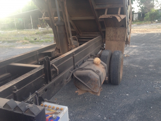 ขายด่วนยี่ห้อ HINO กระบะดั้ม สิงห์ไฮเทค เครื่อง HO7D 195 แรงม้ากระบะดั้ม  กระบะดั้ม HINO-FD3HJA-195 แรงม้า ราคา 588,000 บาท  รถจดทะเบียนปี 2547 คัซซี  คัซซีสวย  เครื่องดี  ภายในครบ กระบะดั้มยาว 4. เมตร ช่วงล่างใหญ่  ยาง 825-16 น๊อตล้อ 6 ตัว Fหน้า F หลัง