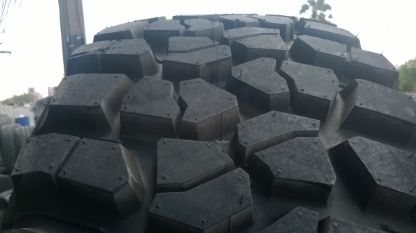 ขายยางBF 285 75 16พร้อมล้อชุดละ38500