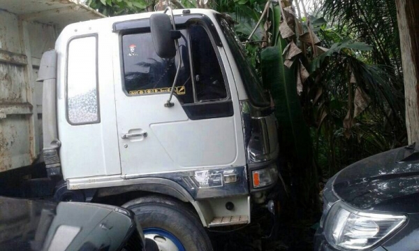 รถฮีโน่ 10 ล้อดั้ม FM3M  240 แรงม้า. ปี 38  สนใจติดต่อ 081 - 6079515