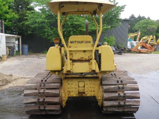 ขายด่วน รถแทรคเตอร์ตีนตะขาบ MITSU BISHI  BD2G  นำเข้าจากญี่ปุ่นโดยตรงยังไม่เคยใช้งานในไทย สภาพสวย  ถึงไทยเร็ว ๆๆนี้