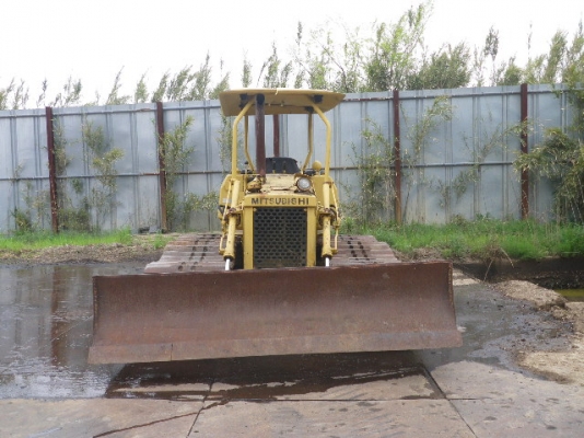 ขายด่วน รถแทรคเตอร์ตีนตะขาบ MITSU BISHI  BD2G  นำเข้าจากญี่ปุ่นโดยตรงยังไม่เคยใช้งานในไทย สภาพสวย  ถึงไทยเร็ว ๆๆนี้