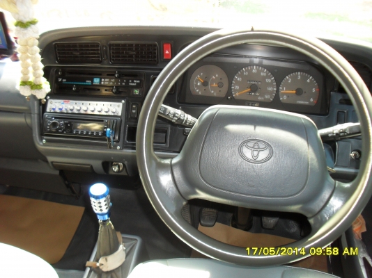 ขายรถตู้สภาพสวยมากพร้อมใช้ครับ ภายในตกแต่งเรียบร้อยแล้ว  ลดราคาไปที่ 370,000 บาท ครับ จากเดิมครับ